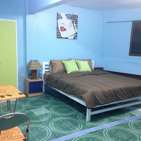 Room At Surat سوراثاني الغرفة الصورة