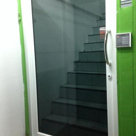 Room At Surat سوراثاني المظهر الخارجي الصورة