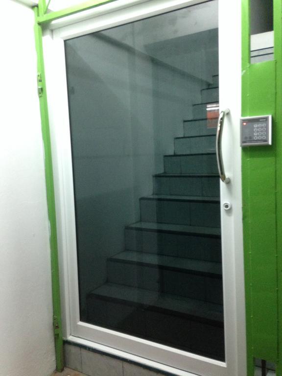 Room At Surat سوراثاني المظهر الخارجي الصورة