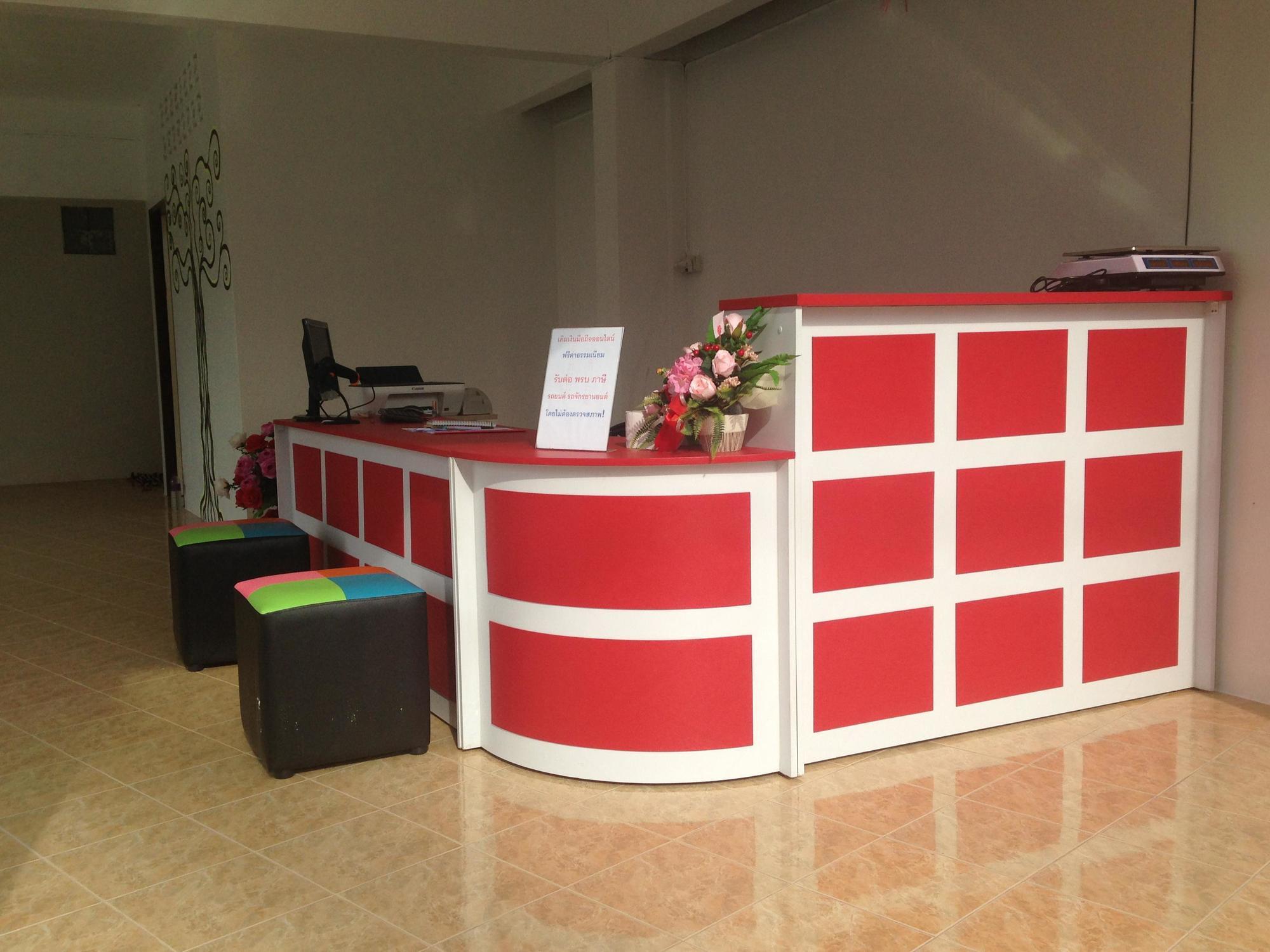 Room At Surat سوراثاني المظهر الخارجي الصورة