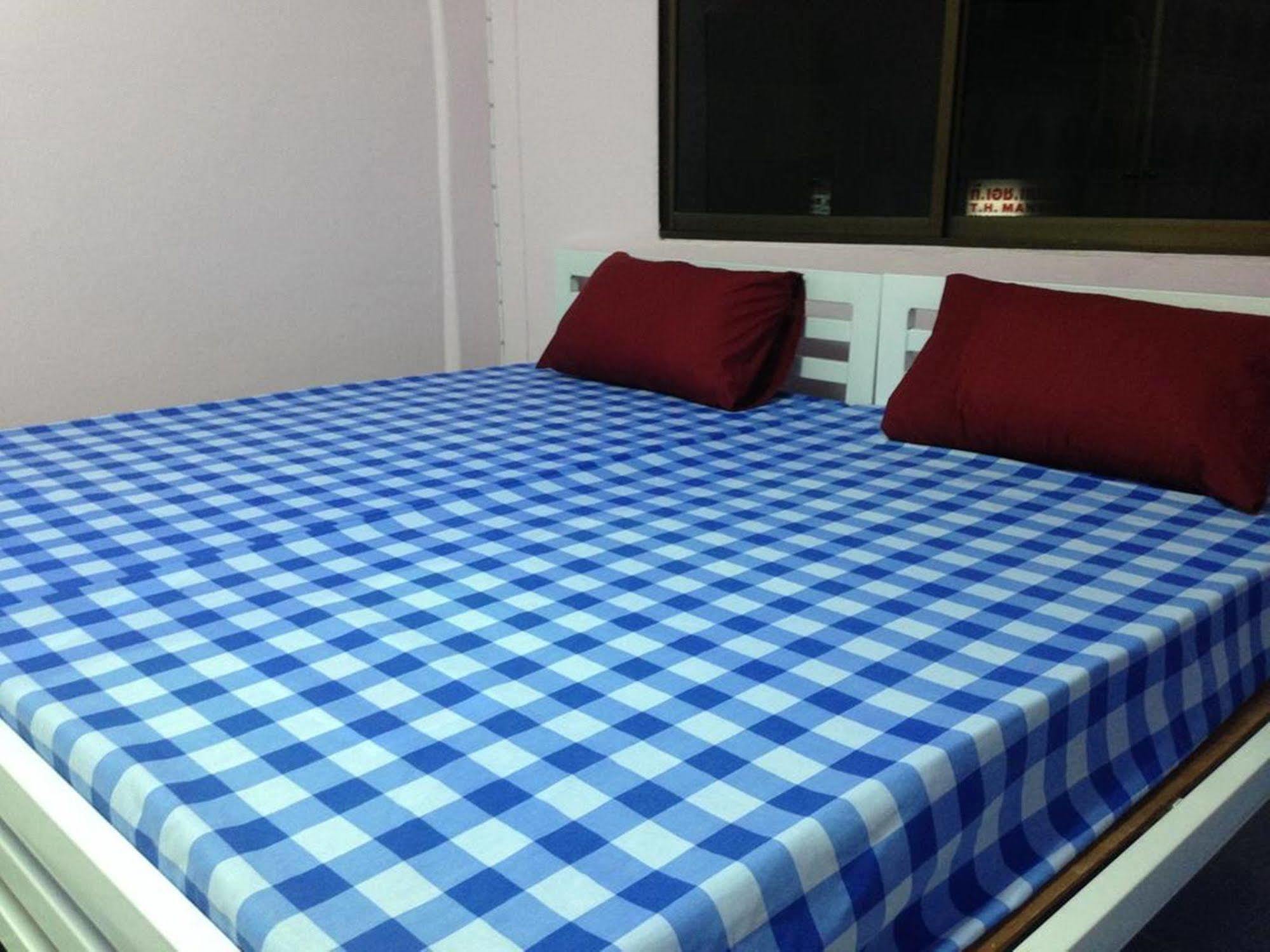 Room At Surat سوراثاني المظهر الخارجي الصورة